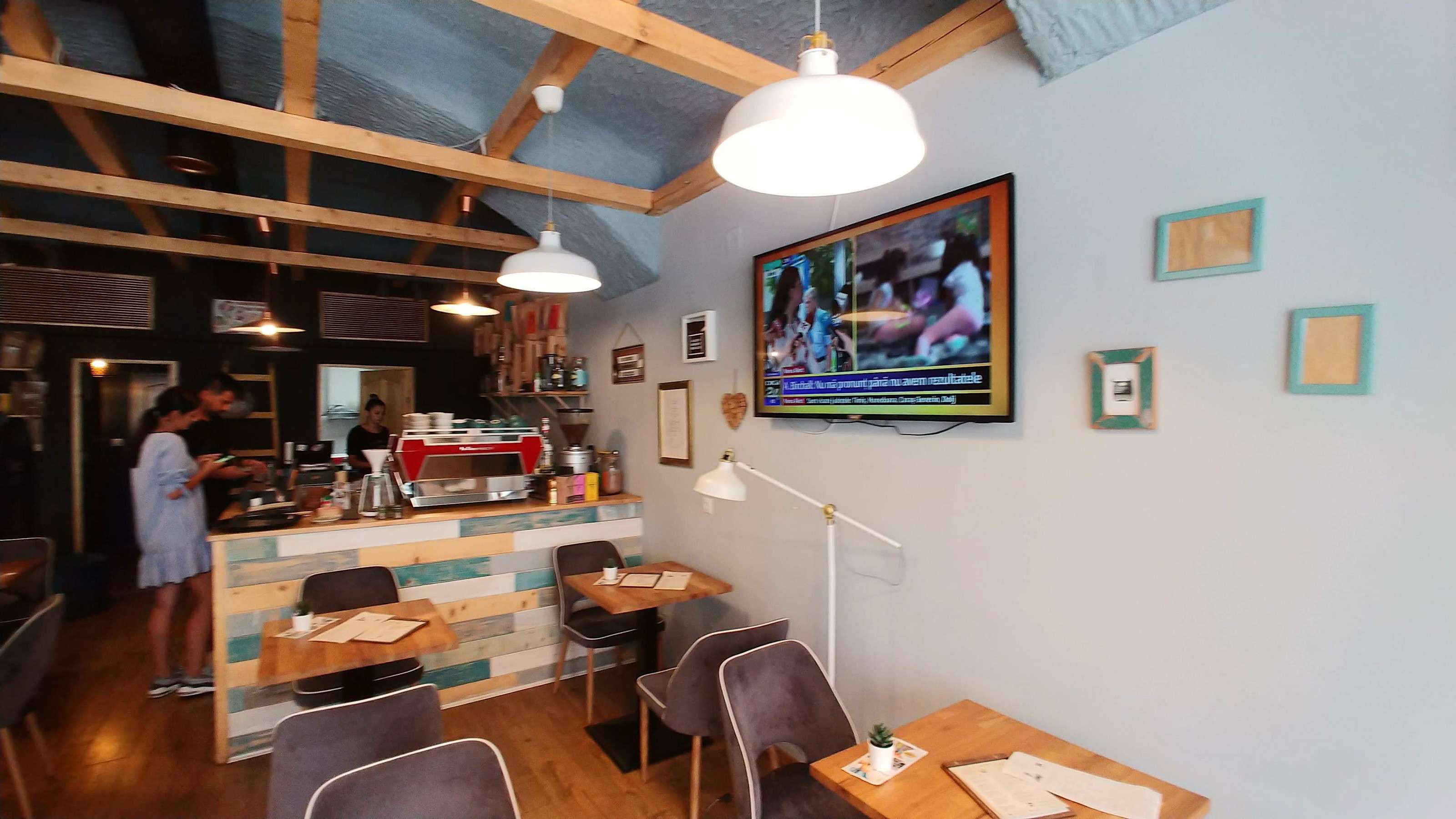 Design interior Interior Design: Specialty Coffee Shop The Dripper Oradea România Davidsign - 1