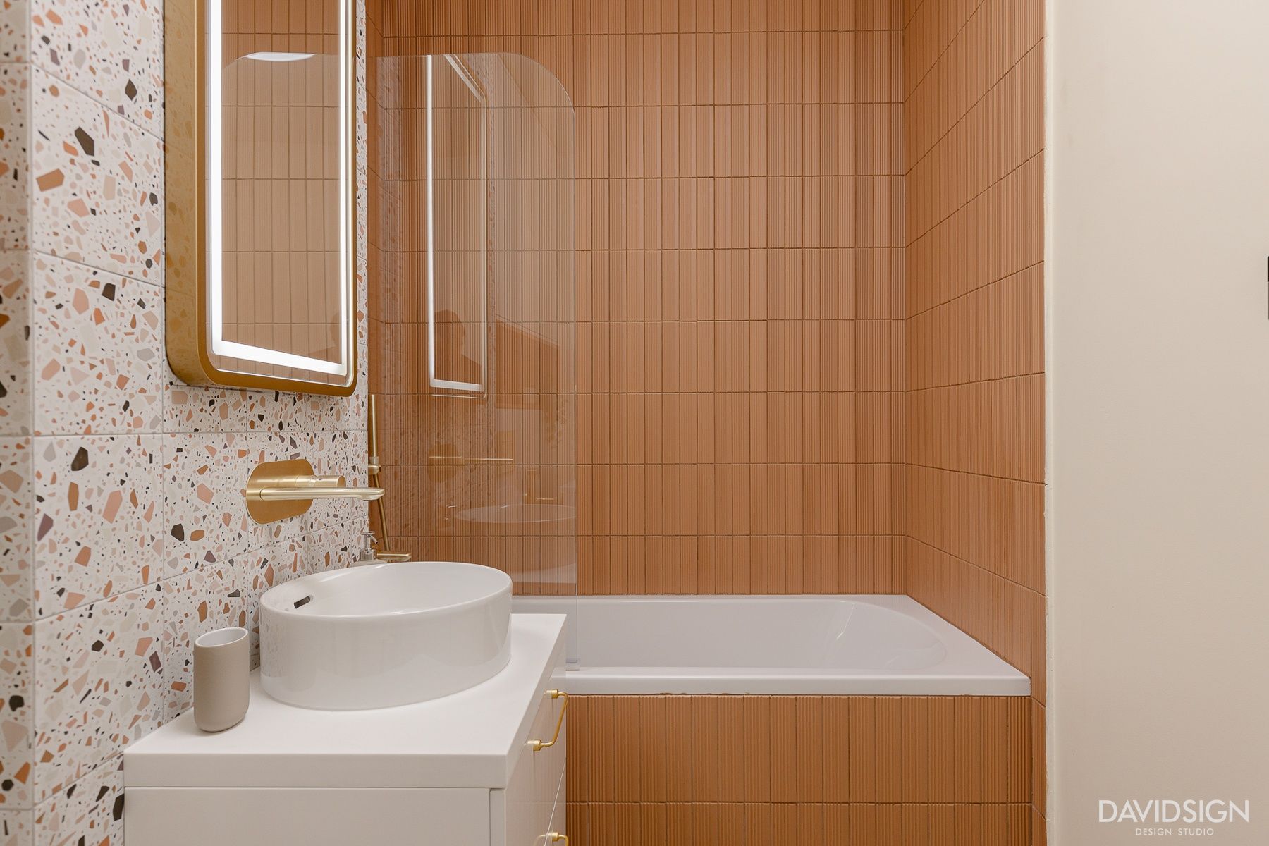 Design interior White Monkey Apartment Oradea România Davidsign - 10